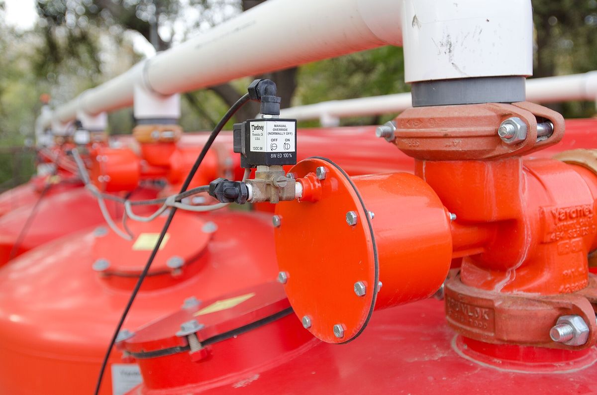 Smart irrigation valves on a filtration manifold